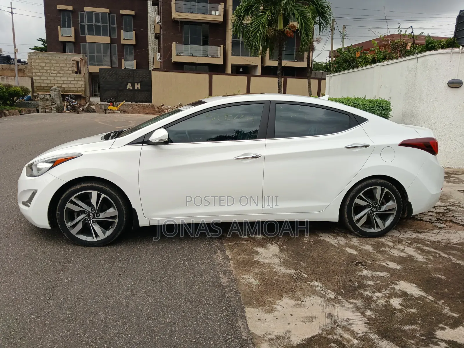 Hyundai Elantra Limited Sedan FWD (1.8L 4cyl 6A) 2016 White