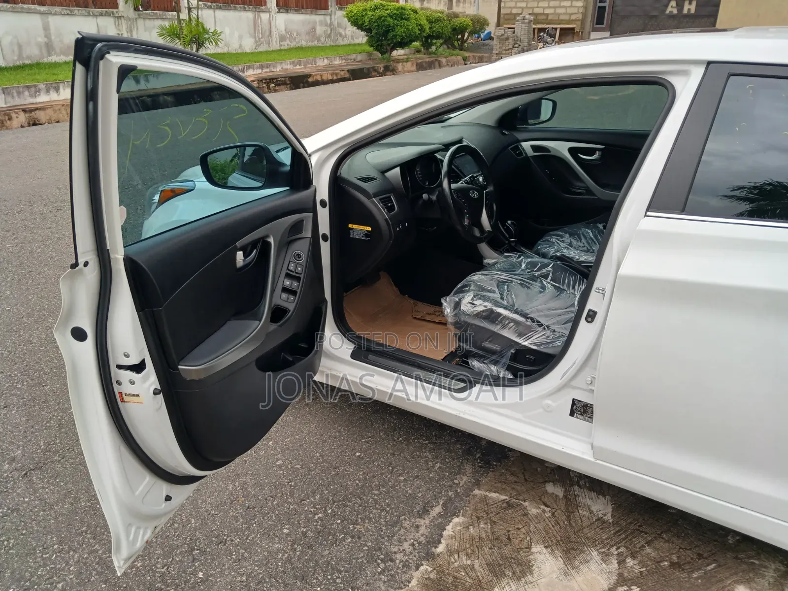Hyundai Elantra Limited Sedan FWD (1.8L 4cyl 6A) 2016 White