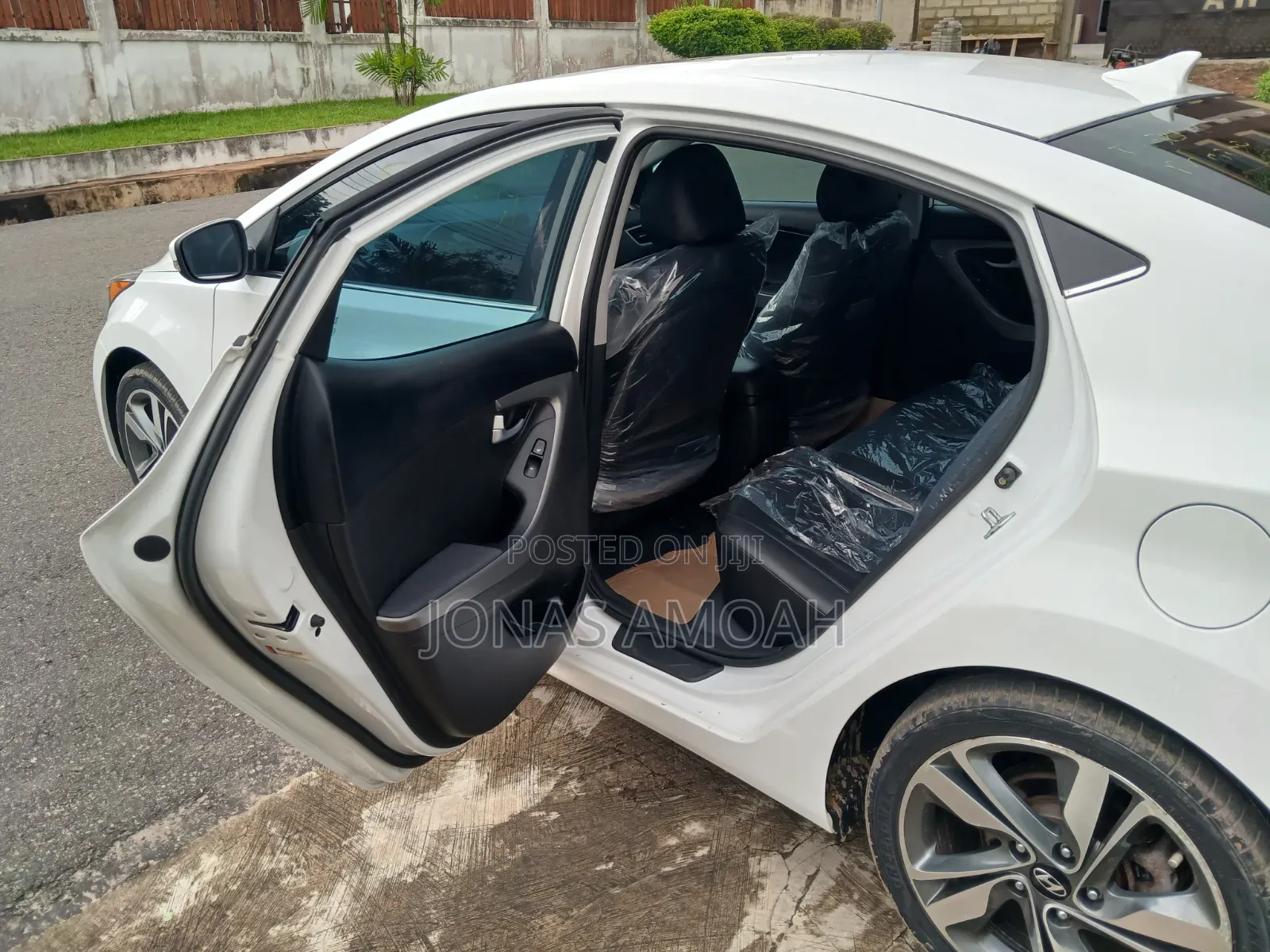 Hyundai Elantra Limited Sedan FWD (1.8L 4cyl 6A) 2016 White