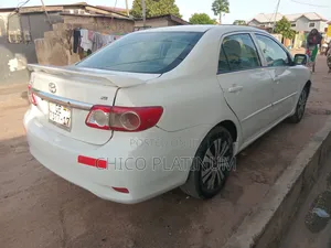 Toyota Corolla LE 4dr Sedan (1.8L 4cyl 4A) 2012 White