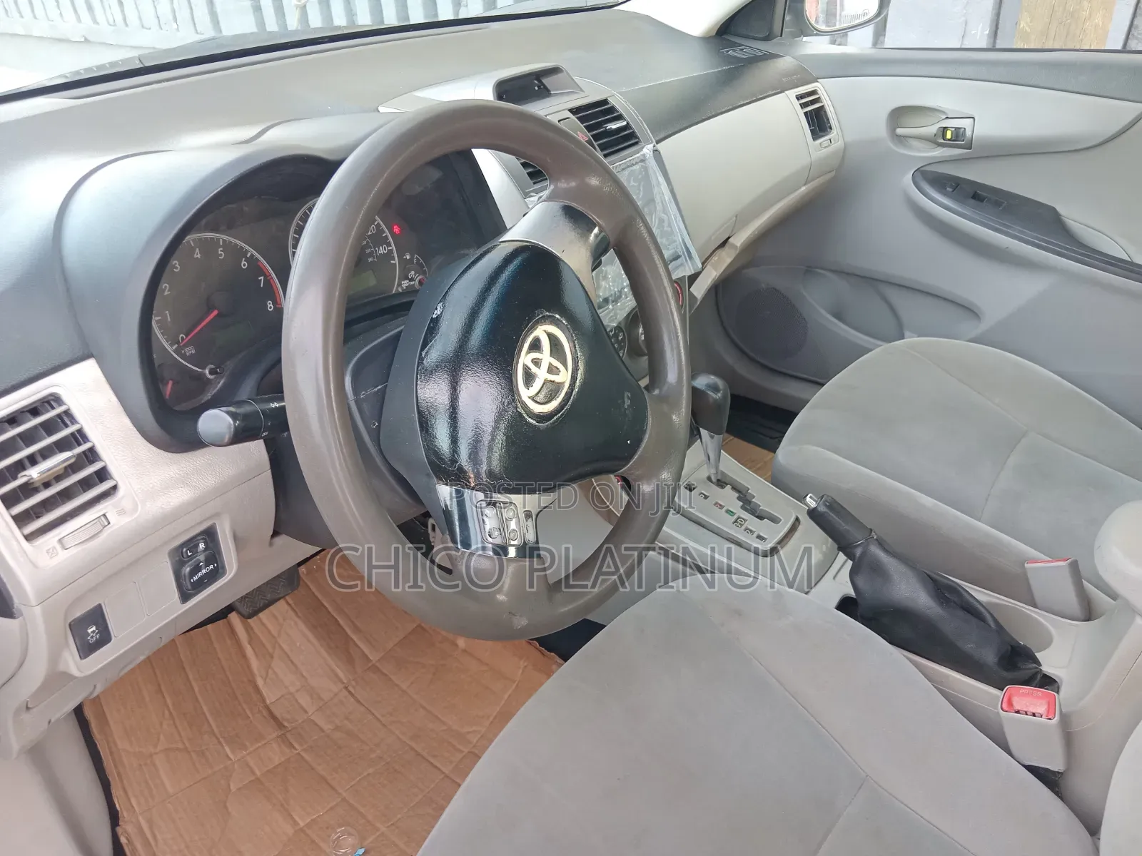 Toyota Corolla LE 4dr Sedan (1.8L 4cyl 4A) 2012 White
