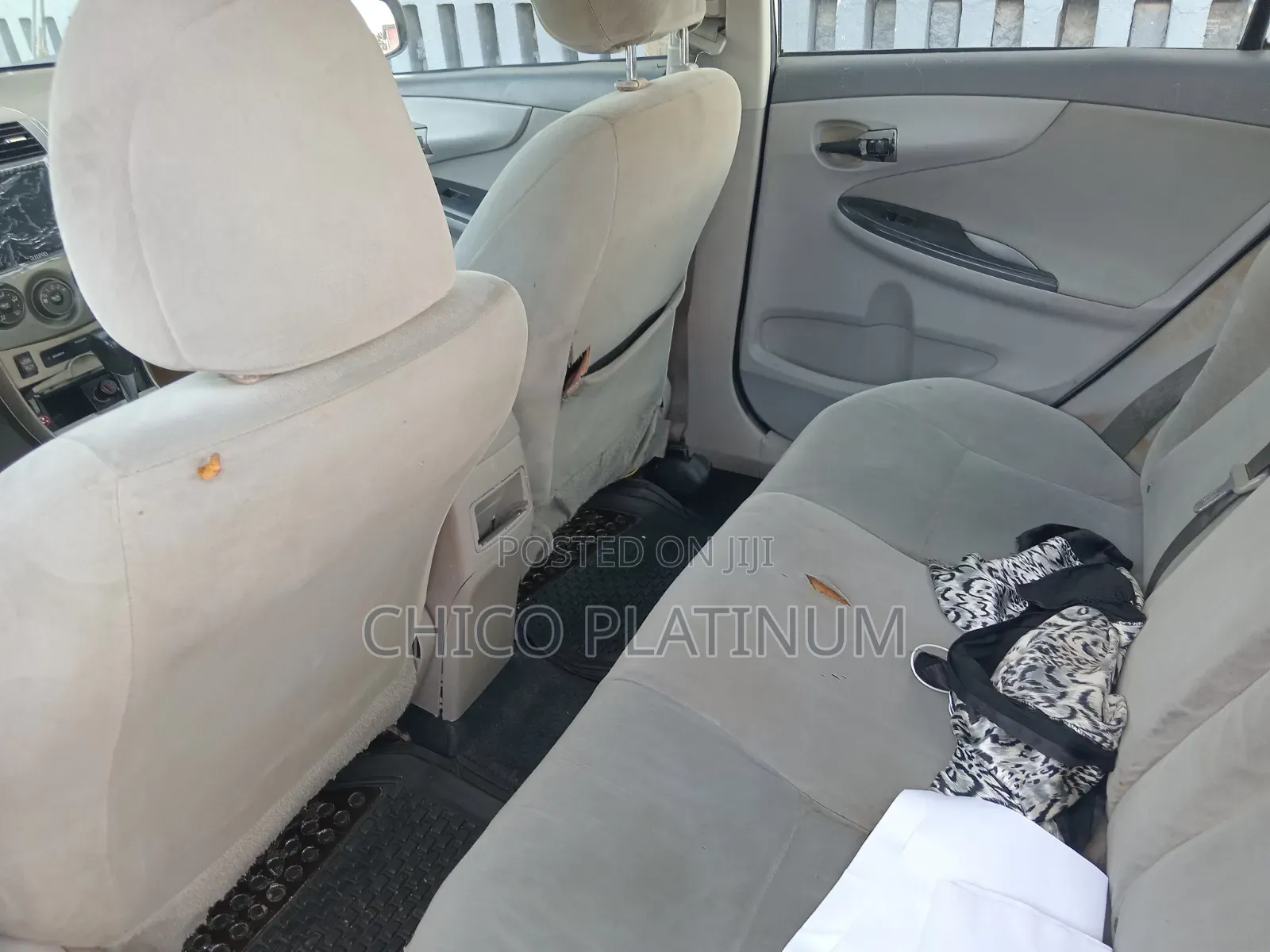 Toyota Corolla LE 4dr Sedan (1.8L 4cyl 4A) 2012 White