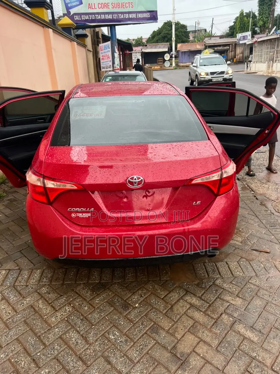 Toyota Corolla LE Eco (1.8L 4cyl 2A) 2019 Red