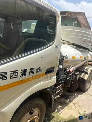Strong Toilet Car