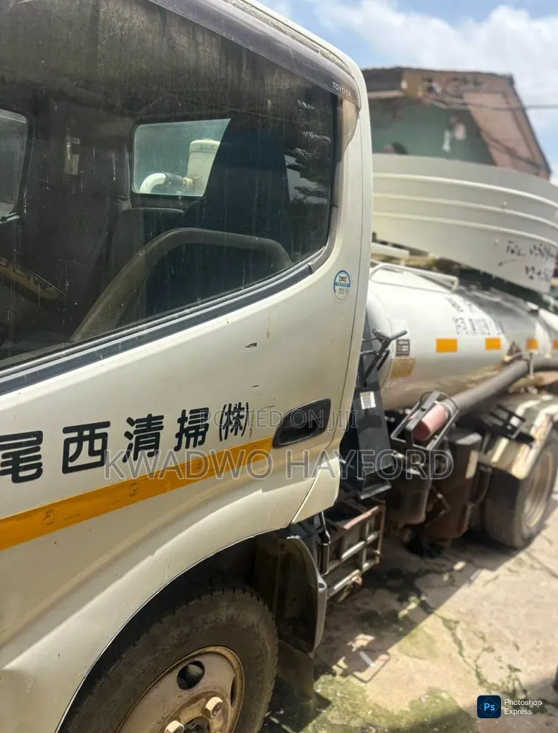 Strong Toilet Car