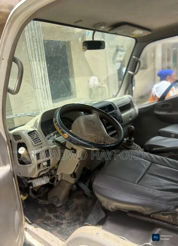 Strong Toilet Car