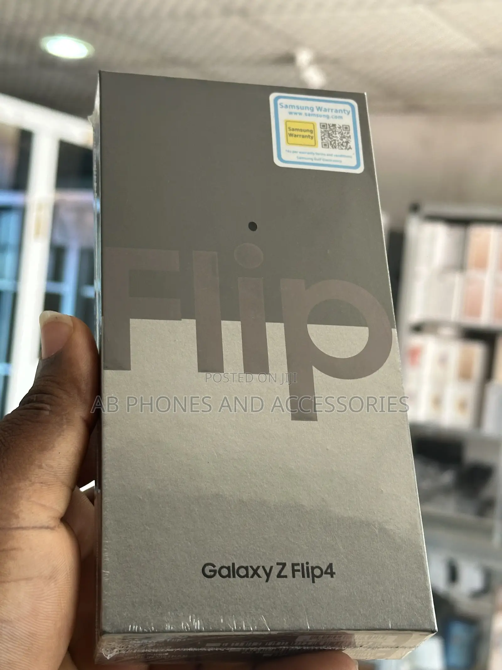 New Samsung Galaxy Z Flip4 256 GB Gold
