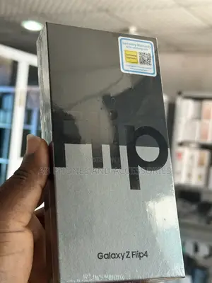 New Samsung Galaxy Z Flip4 256 GB Gold