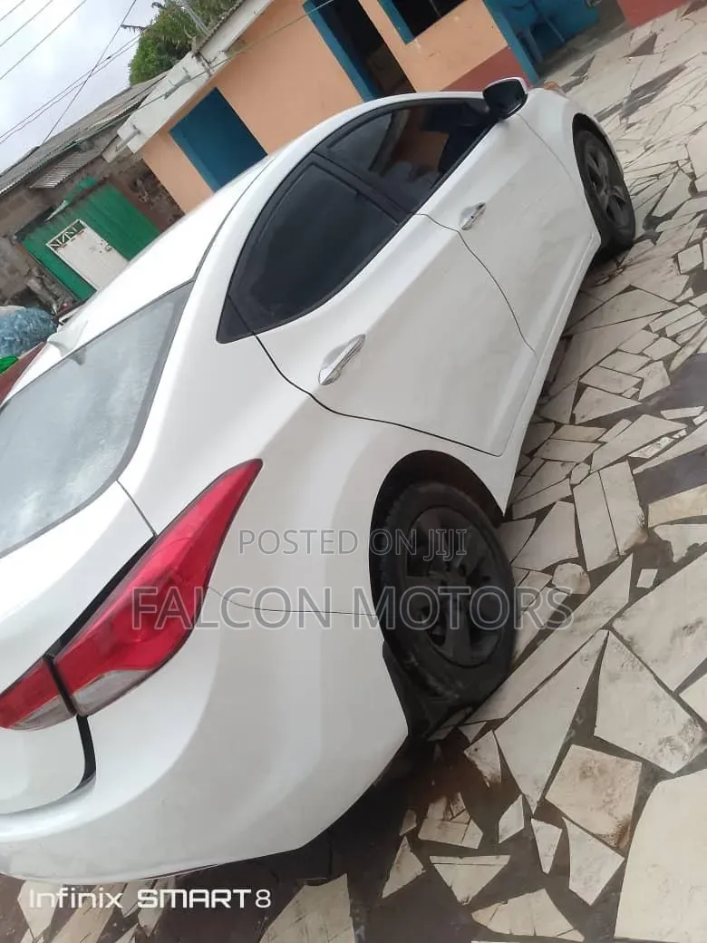 Hyundai Elantra GLS Sedan FWD (1.8L 4cyl 6M) 2013 White