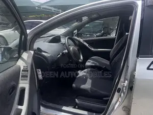 Toyota Vitz 1.0 FWD 3dr 2010