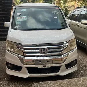 Honda Stepwgn 2013 White