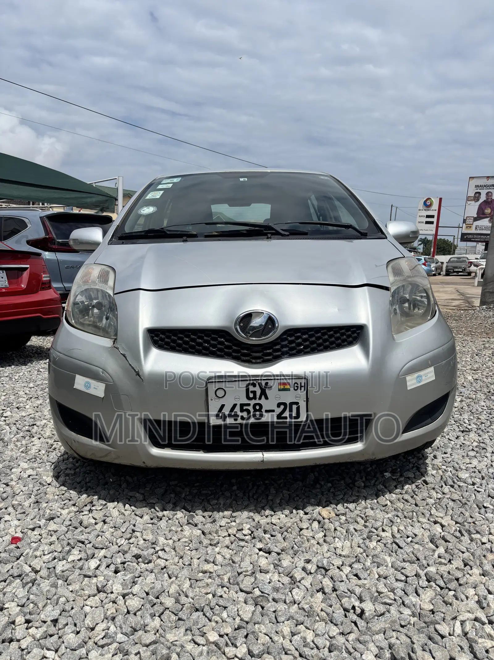 Toyota Vitz 1.3 FWD 5dr 2010 Silver