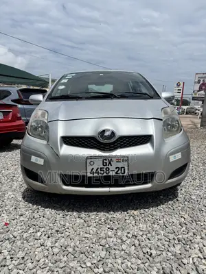 Toyota Vitz 1.3 FWD 5dr 2010 Silver