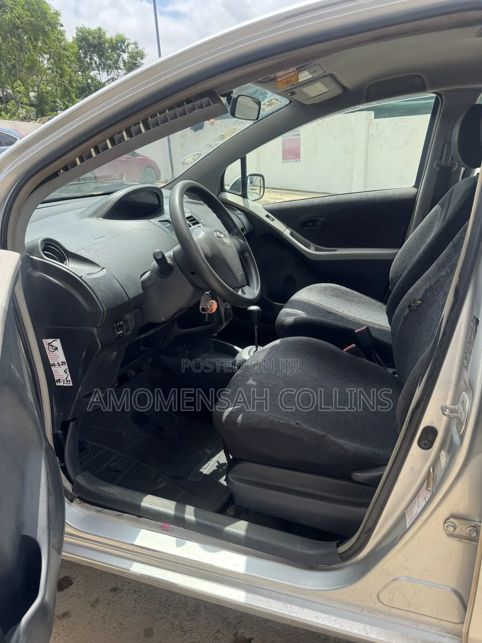 Toyota Vitz 1.0 FWD 3dr 2010 Gray