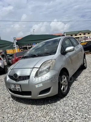 Toyota Vitz 1.3 FWD 5dr 2010 Silver