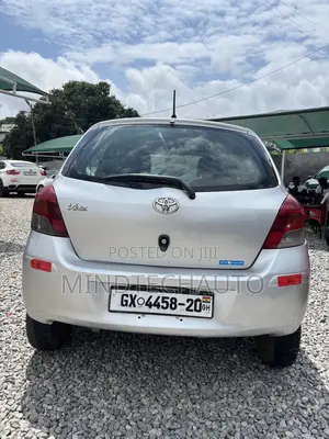 Toyota Vitz 1.3 FWD 5dr 2010 Silver