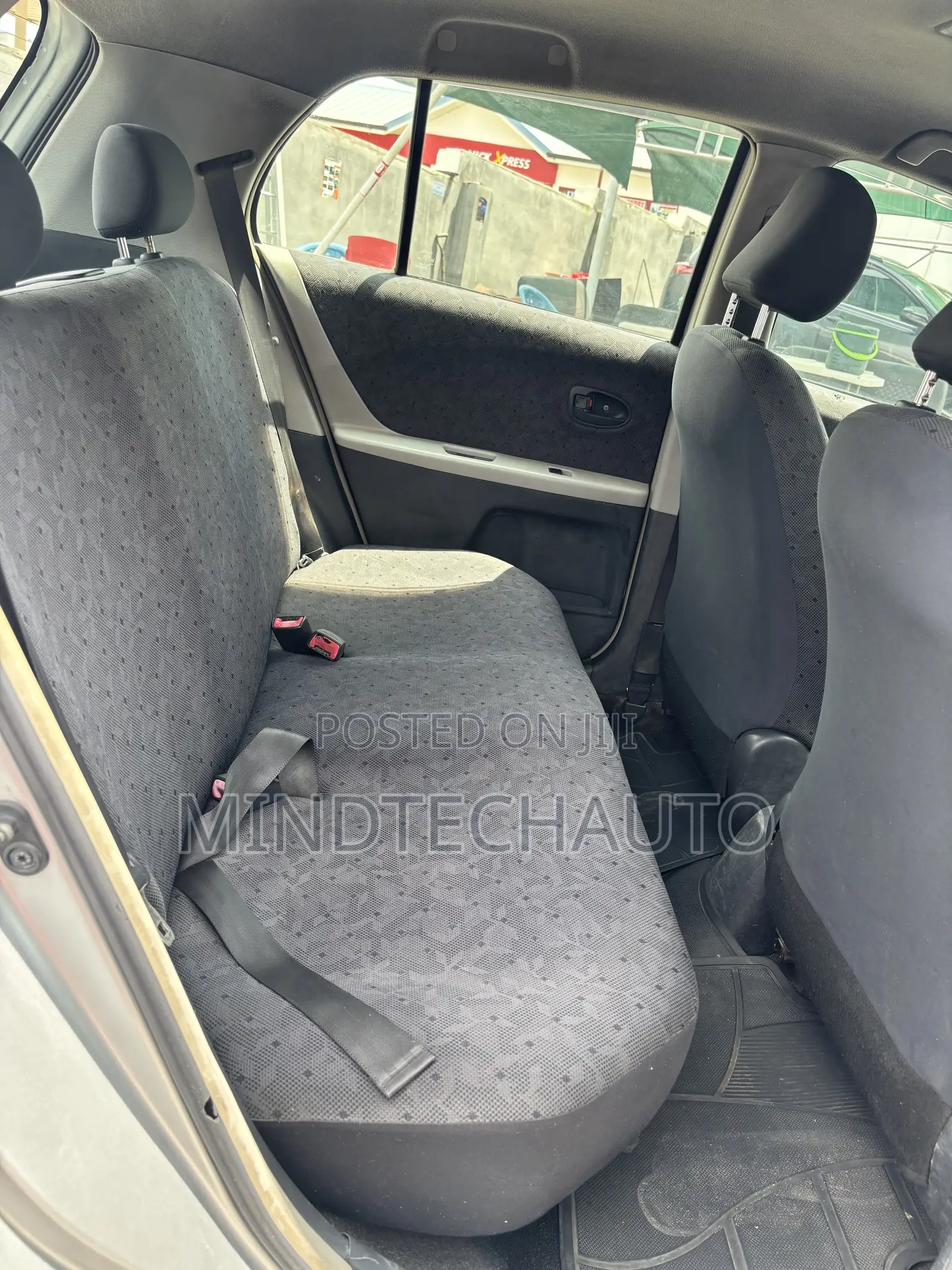 Toyota Vitz 1.3 FWD 5dr 2010 Silver