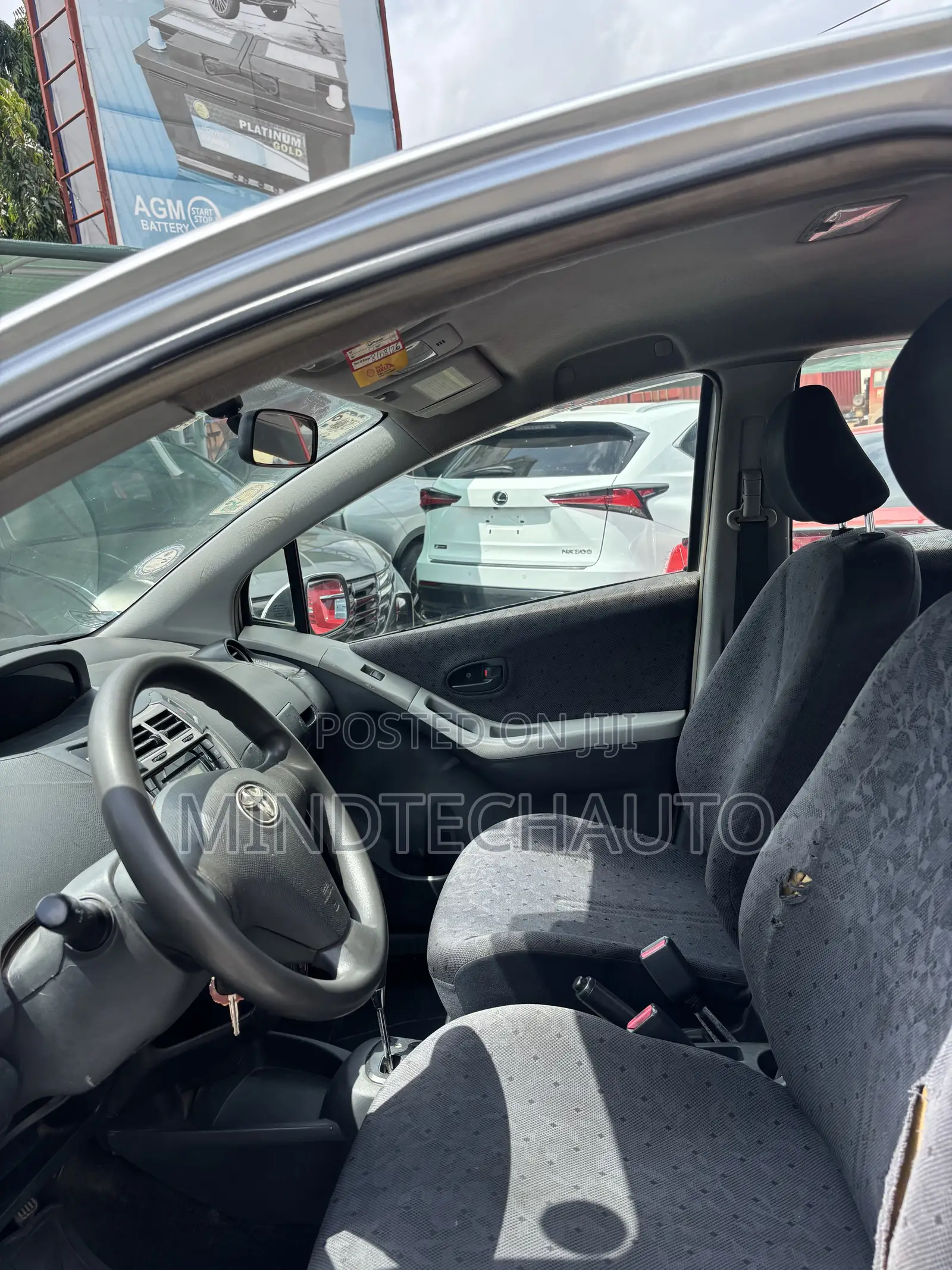 Toyota Vitz 1.3 FWD 5dr 2010 Silver