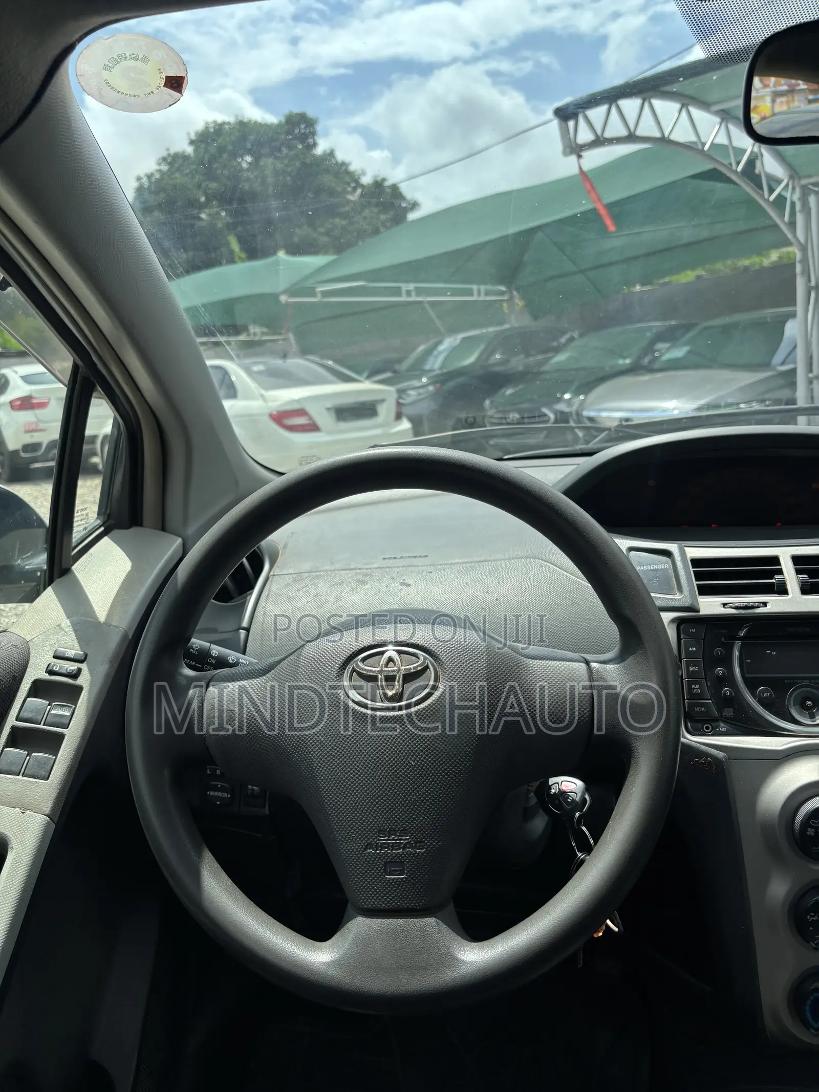 Toyota Vitz 1.3 FWD 5dr 2010 Silver