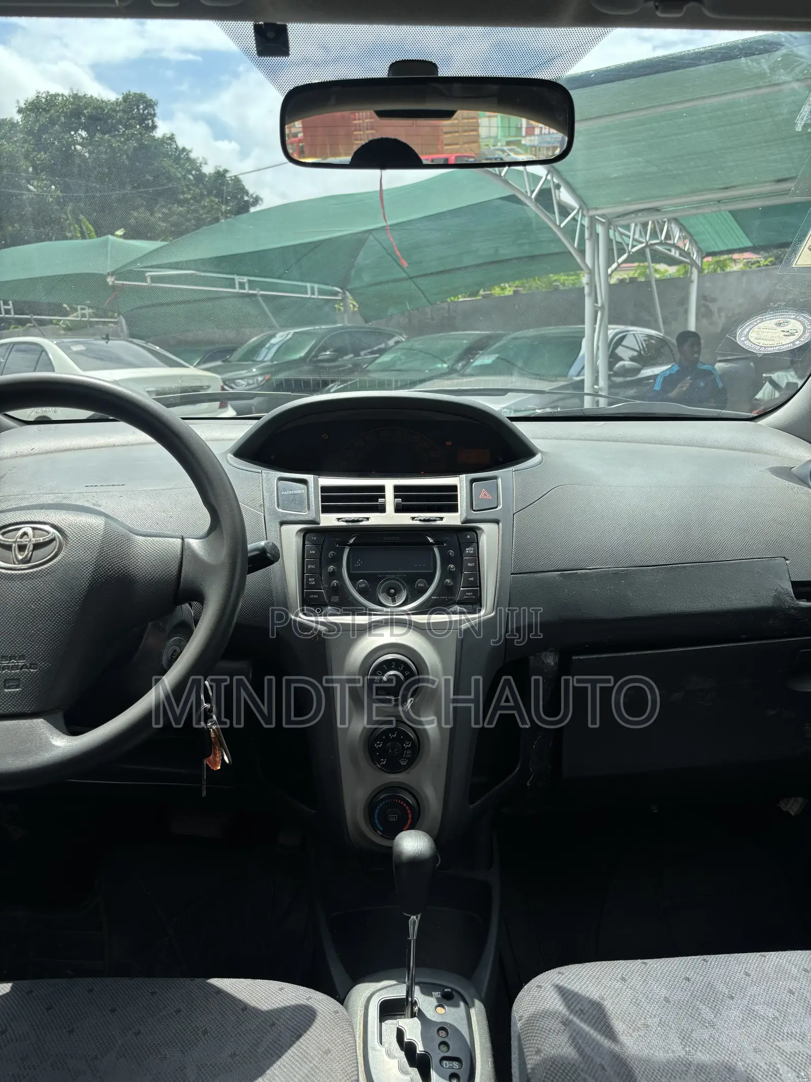 Toyota Vitz 1.3 FWD 5dr 2010 Silver
