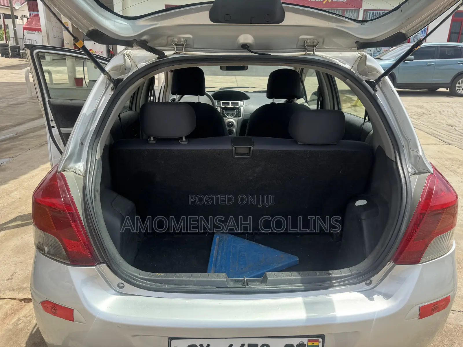 Toyota Vitz 1.0 FWD 3dr 2010 Gray