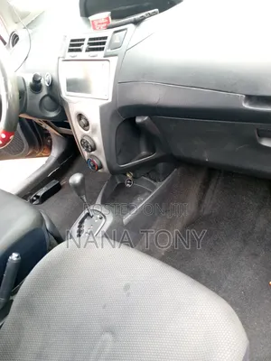 Toyota Vitz 1.5 FWD 5dr 2010 Brown