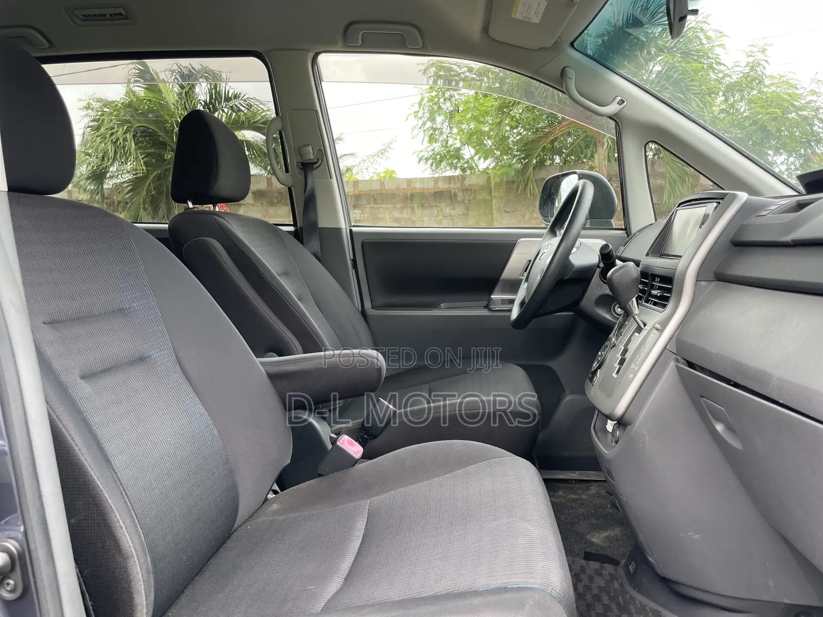 Toyota Voxy 2010