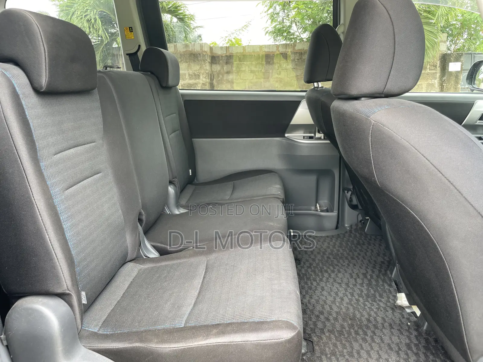 Toyota Voxy 2010