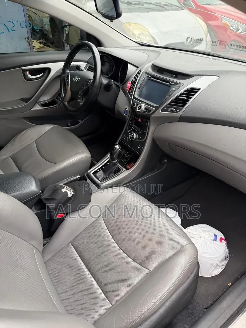 Hyundai Elantra Limited PZEV 4dr Sedan (1.8L 4cyl 6A) 2015 Silver