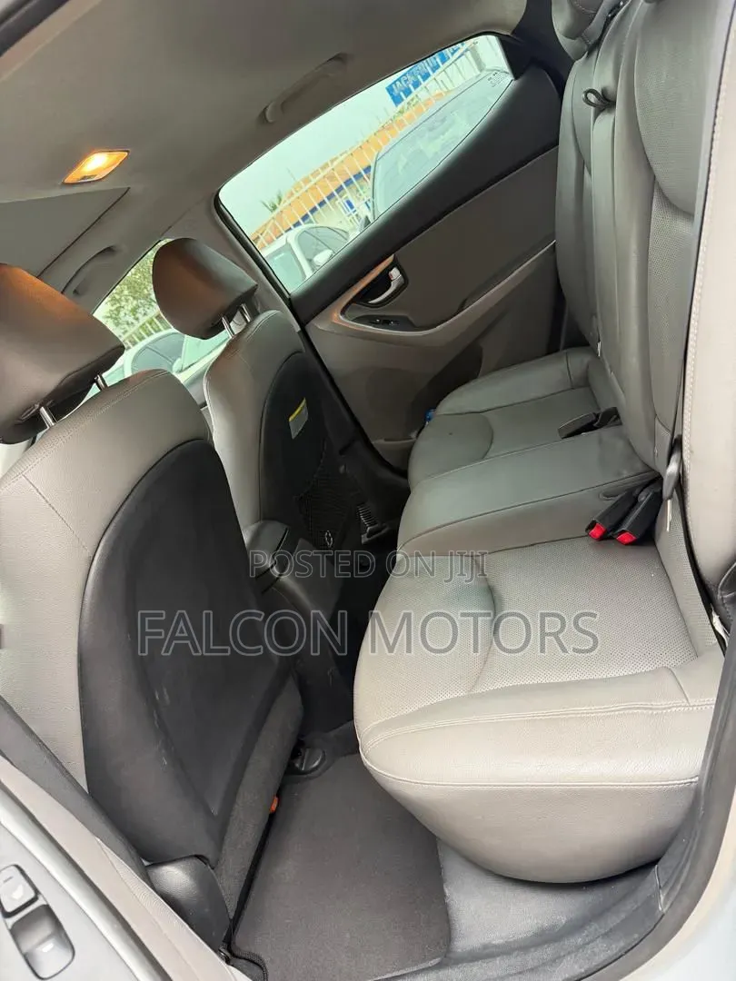 Hyundai Elantra Limited PZEV 4dr Sedan (1.8L 4cyl 6A) 2015 Silver