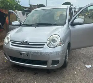 Toyota Sienta 2014 Gray