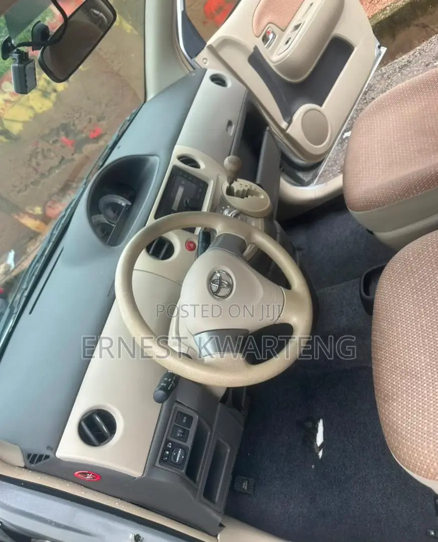 Toyota Sienta 2014 Gray
