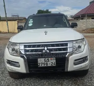 Mitsubishi Pajero 2015 White