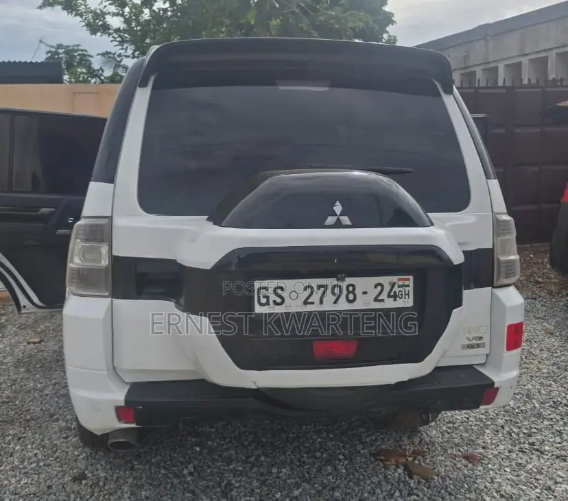 Mitsubishi Pajero 2015 White