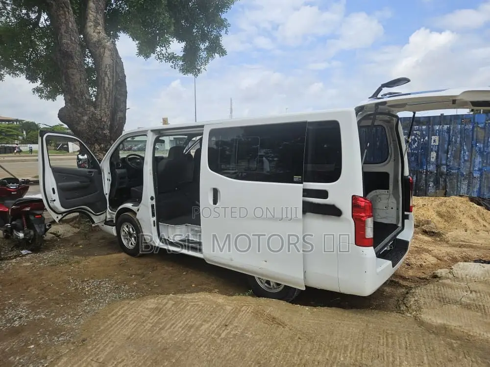 Nissan Caravan (Urvan) 2012 White