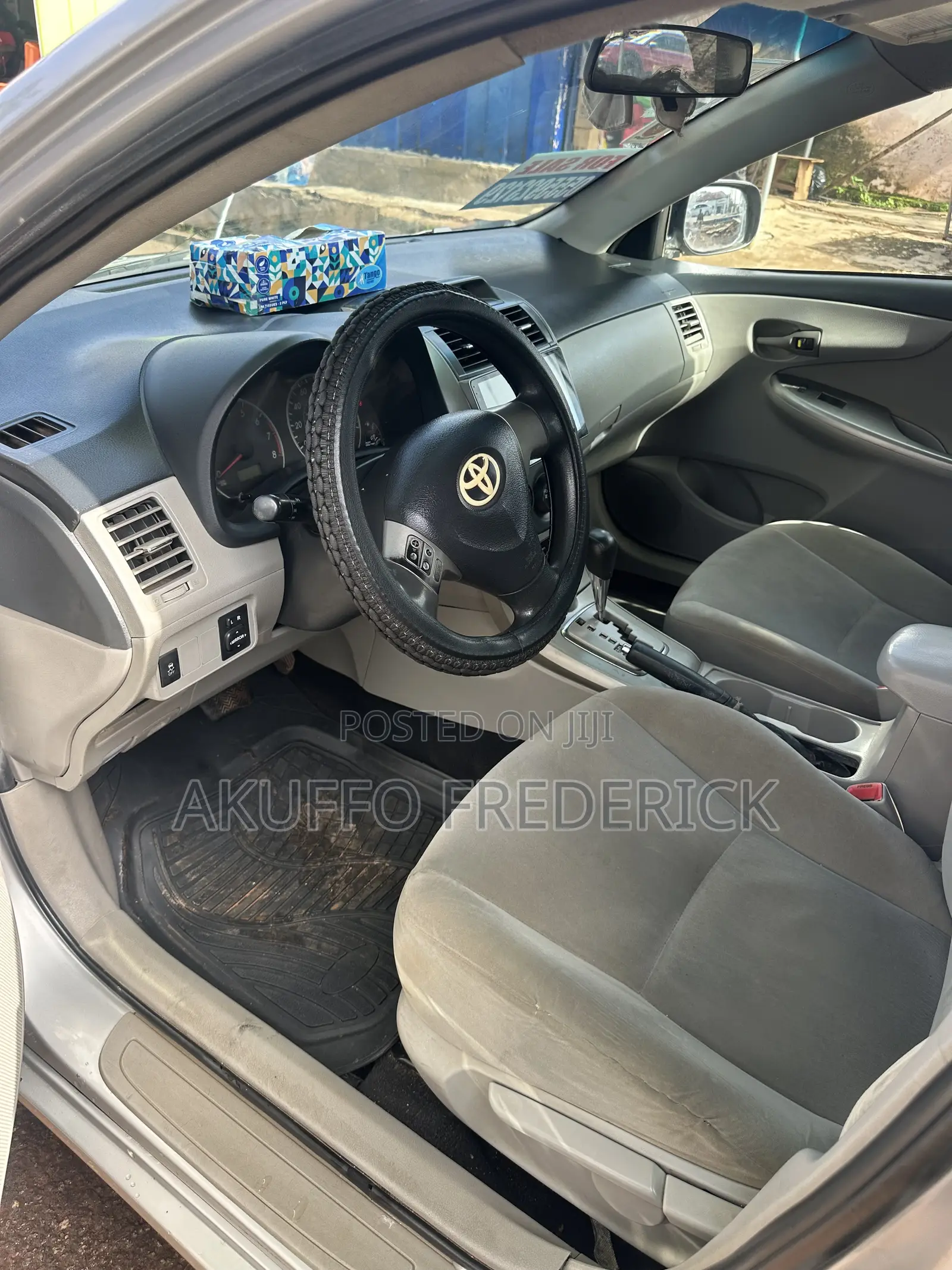 Toyota Corolla LE 4dr Sedan (1.8L 4cyl 4A) 2013 Silver
