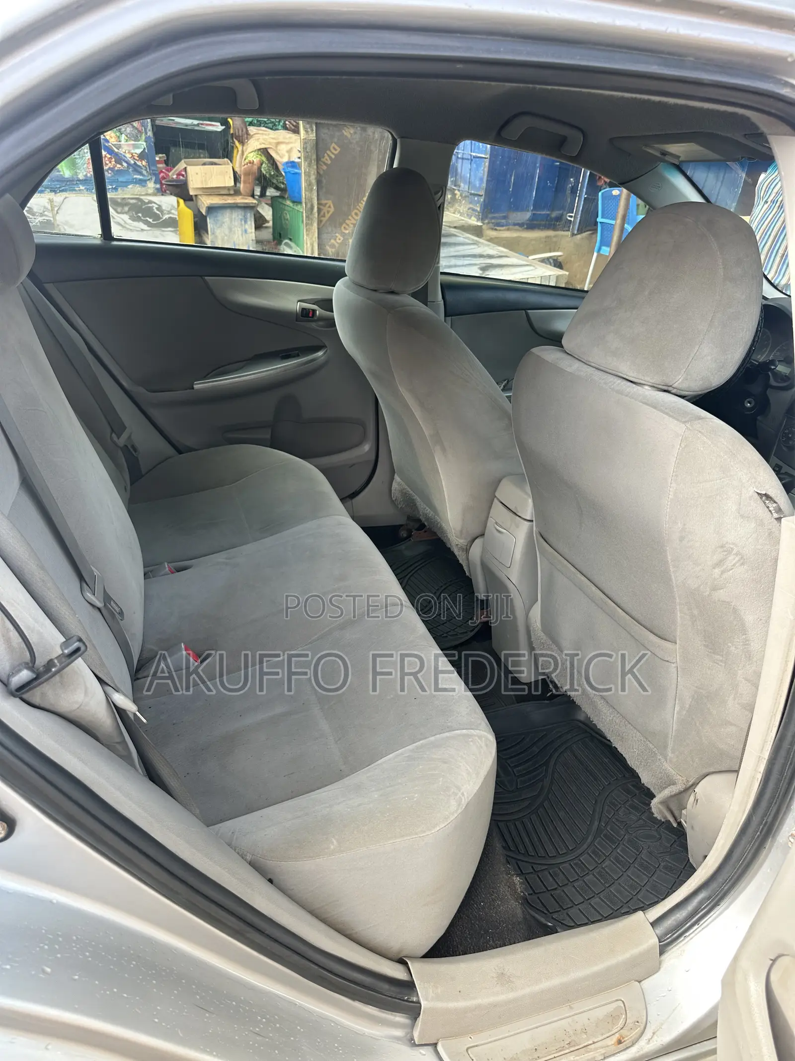 Toyota Corolla LE 4dr Sedan (1.8L 4cyl 4A) 2013 Silver