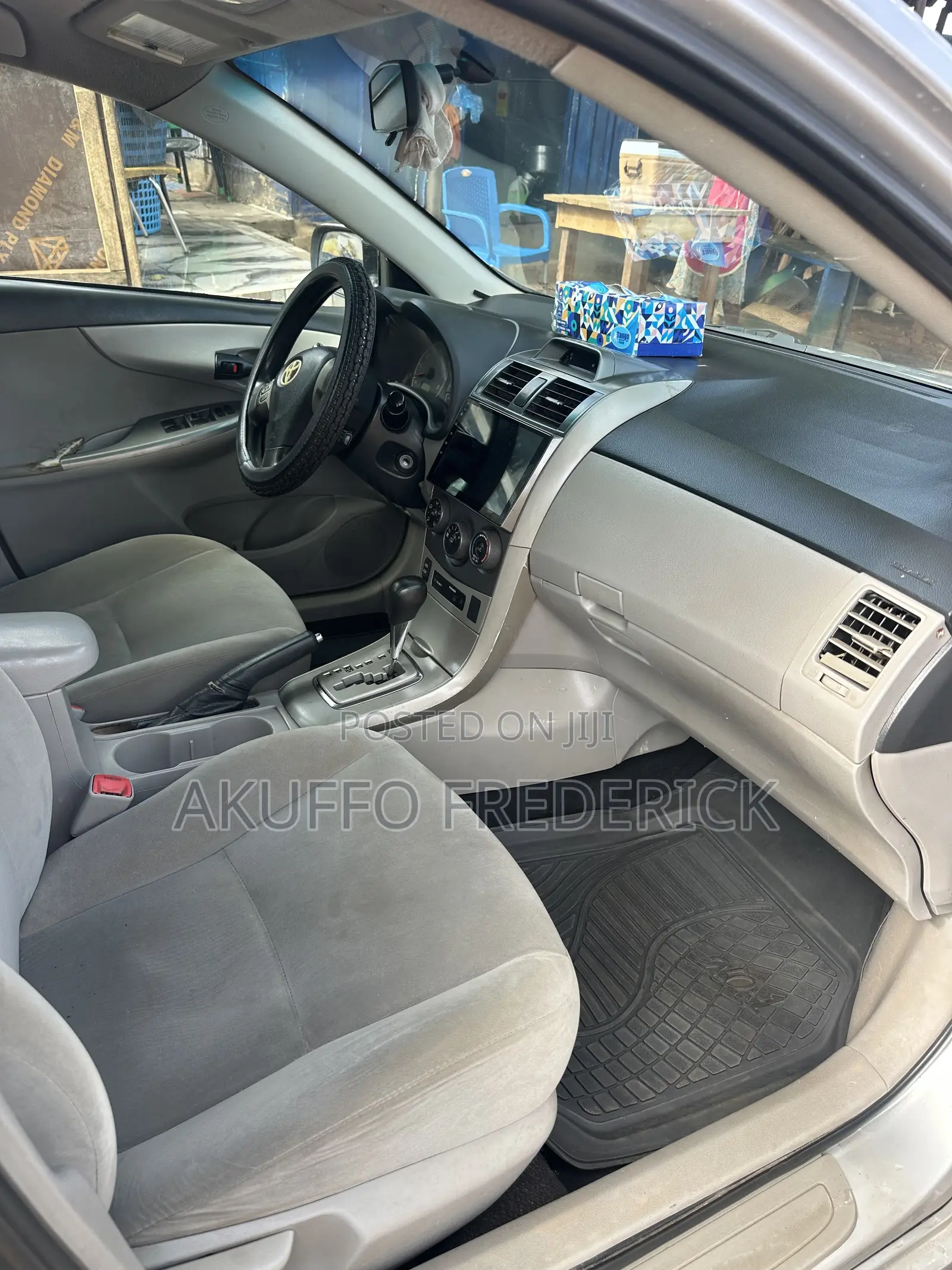 Toyota Corolla LE 4dr Sedan (1.8L 4cyl 4A) 2013 Silver