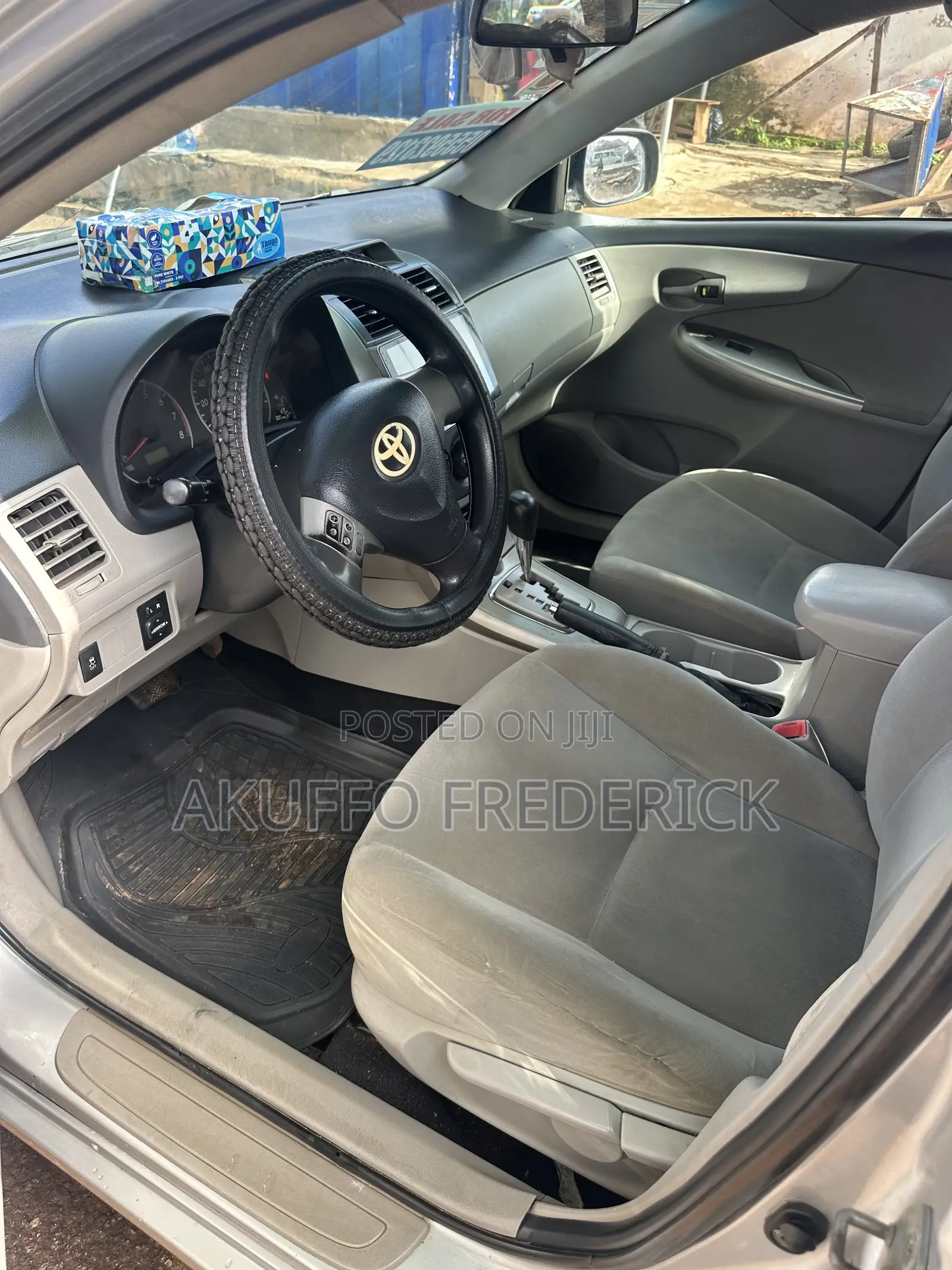 Toyota Corolla LE 4dr Sedan (1.8L 4cyl 4A) 2013 Silver