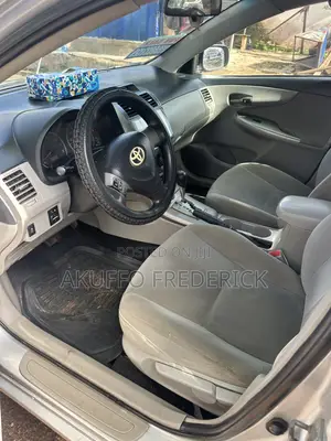 Toyota Corolla LE 4dr Sedan (1.8L 4cyl 4A) 2013 Silver