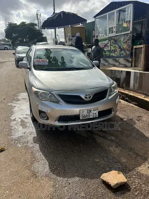 Toyota Corolla LE 4dr Sedan (1.8L 4cyl 4A) 2013 Silver