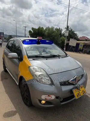 Toyota Vitz 1.3 AWD 3dr 2010 Gray