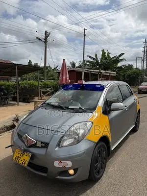 Toyota Vitz 1.3 AWD 3dr 2010 Gray