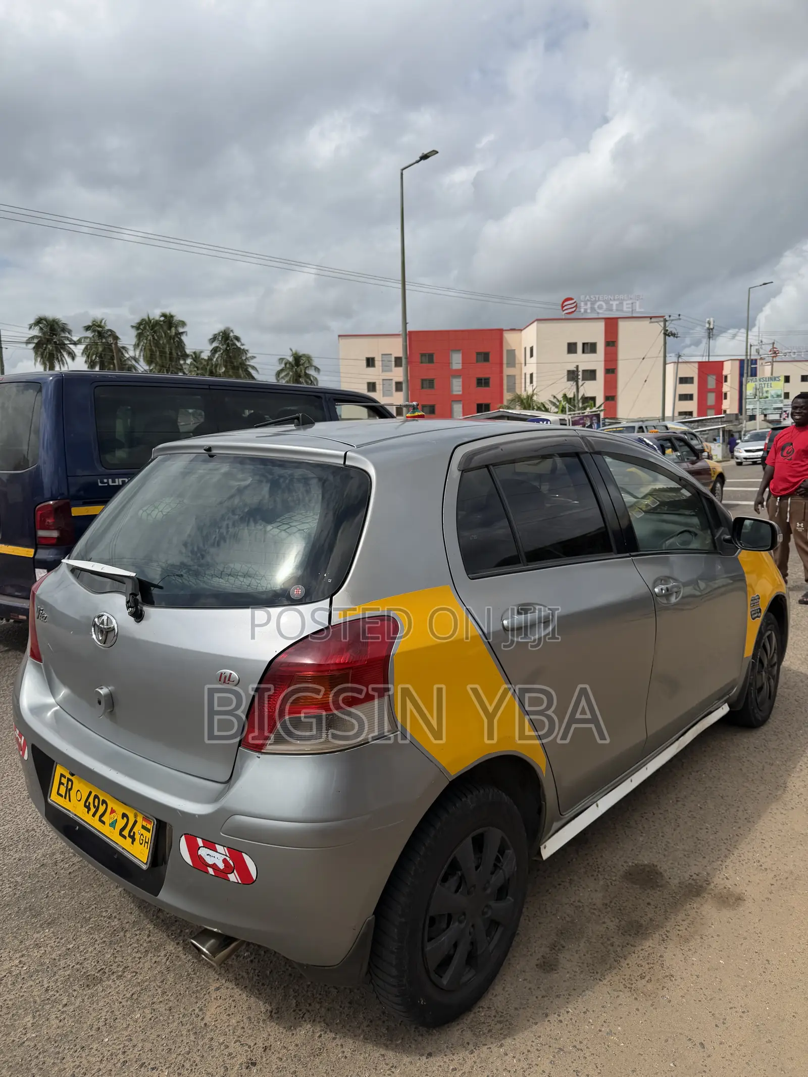 Toyota Vitz 1.3 AWD 3dr 2010 Gray
