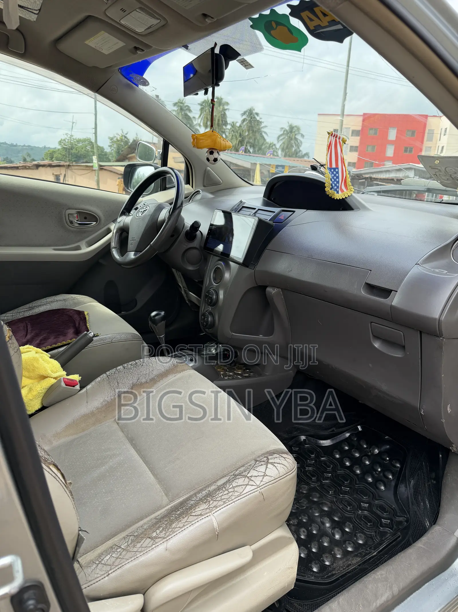 Toyota Vitz 1.3 AWD 3dr 2010 Gray