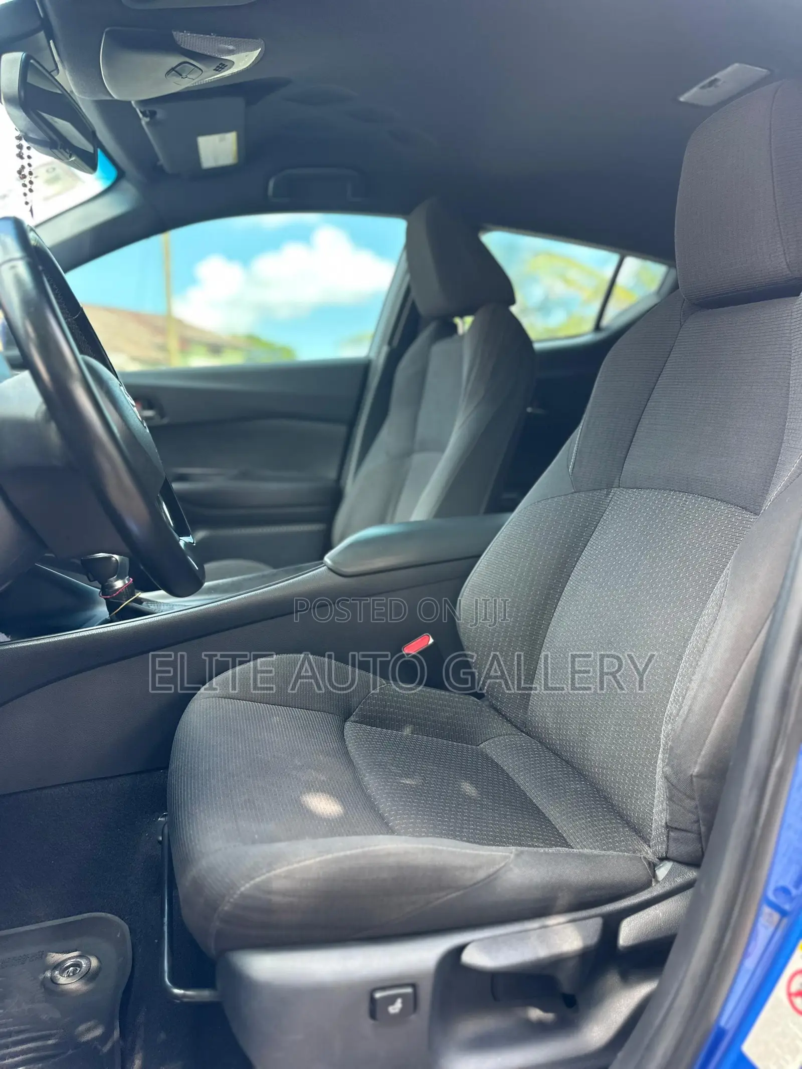 Toyota C-HR 2017 Blue