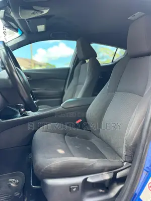 Toyota C-HR 2017 Blue