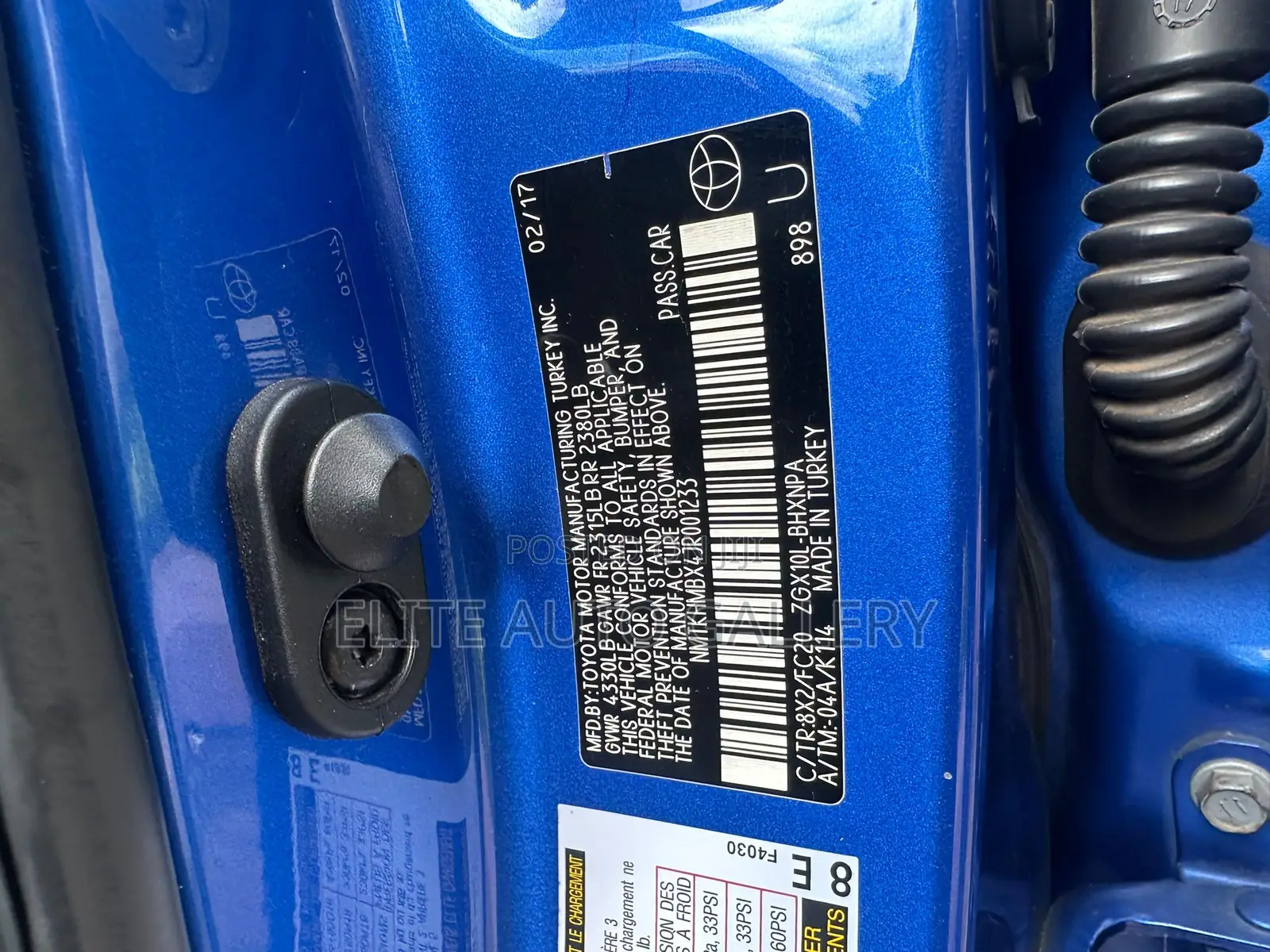 Toyota C-HR 2017 Blue