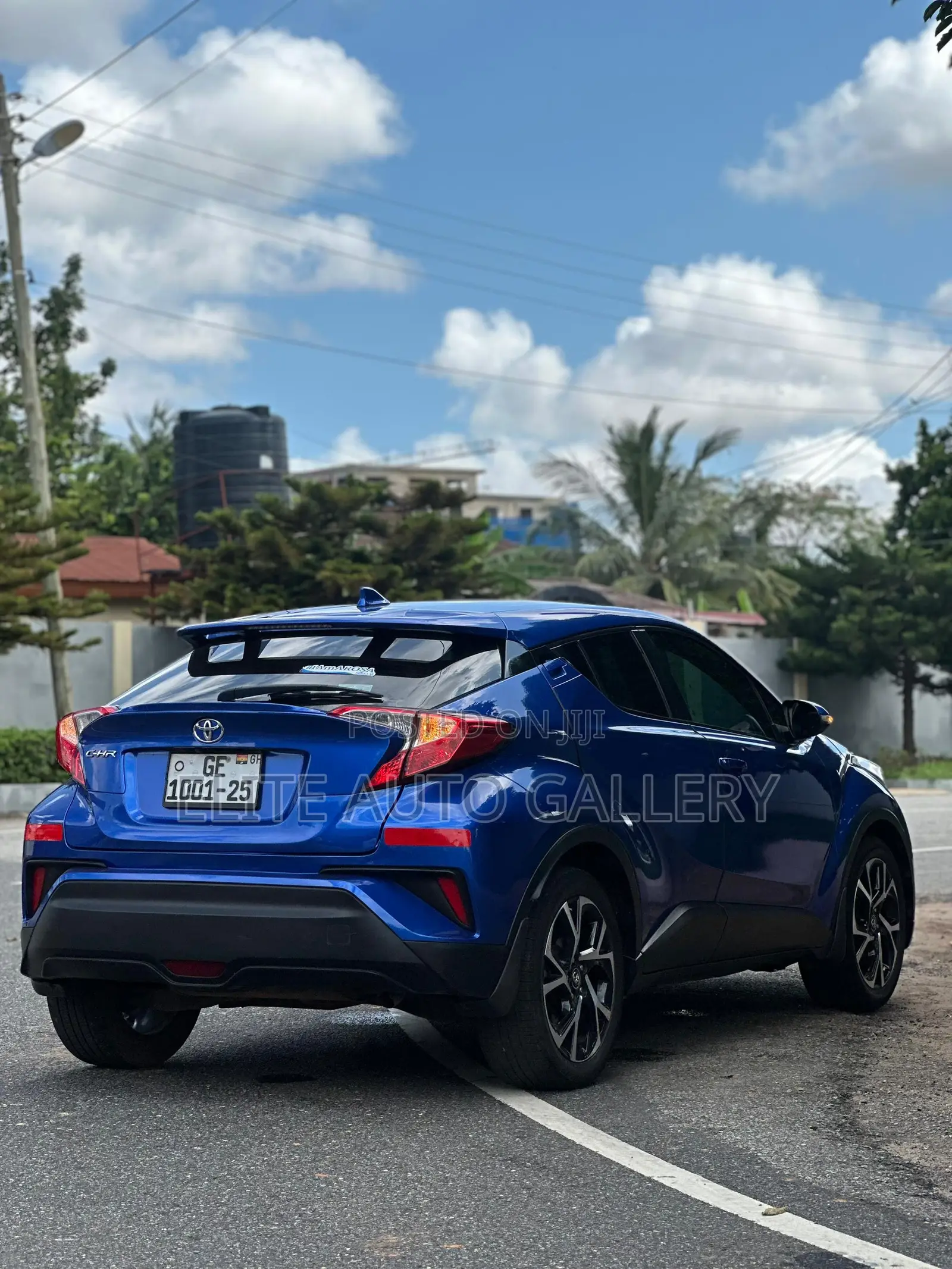 Toyota C-HR 2017 Blue