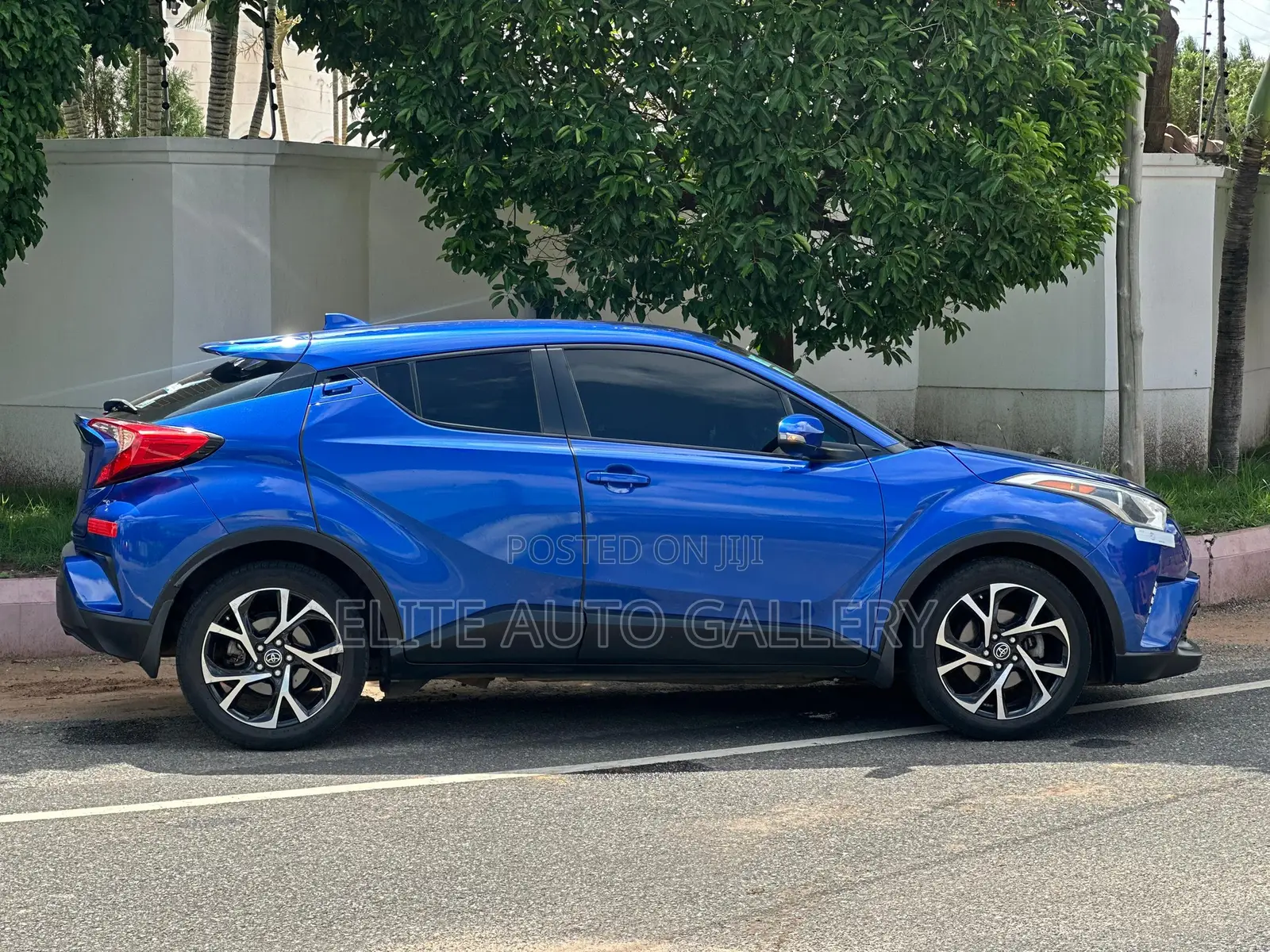 Toyota C-HR 2017 Blue